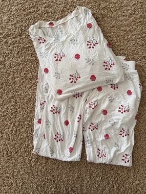 Kyte Baby Women's White Holiday Holly Berry Set XXS